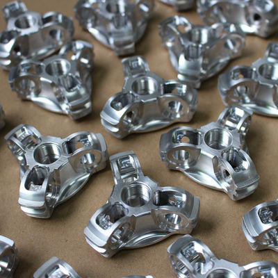 6061 peças fazendo à máquina de alumínio do CNC da liga que limpam com jato de areia o revestimento de superfície de prata de anodização