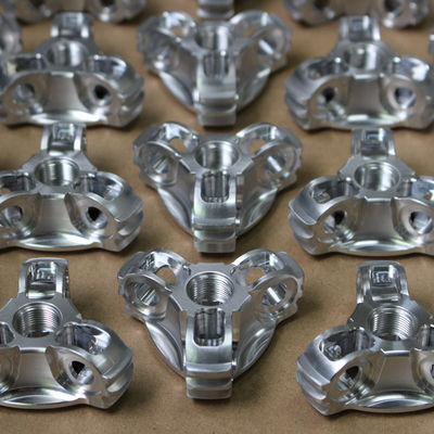 o CNC de alumínio ISO9001 fazendo à máquina de gerencio das peças do CNC da tolerância de 0.01mm certificou