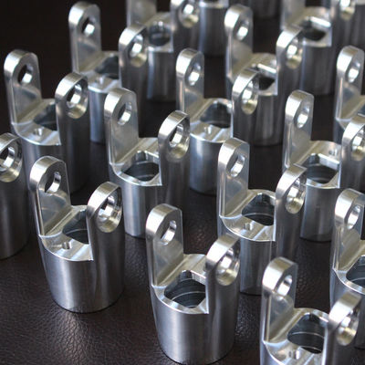 Peças de metal rápidas da precisão do CNC que limpam com jato de areia opções de superfície largas de anodização do revestimento