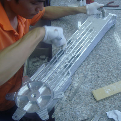 O CNC de alumínio rápido fez à máquina as peças dos protótipos que lixam o revestimento de superfície de anodização