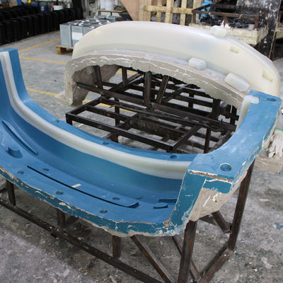 Criação de protótipos rápida das peças plásticas do carro da modelação por injeção de reação que fabrica a espessura de parede de 3mm