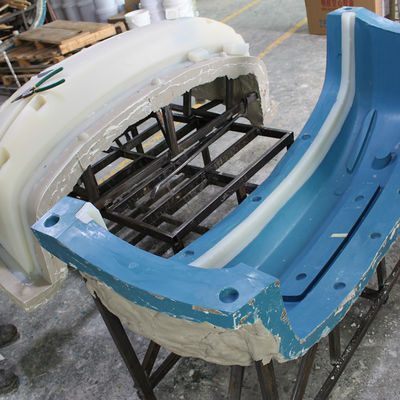 Fabricação do baixo volume de indústria de automóvel de RIM Large Bumper Parts For da modelação por injeção de reação
