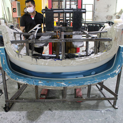 Modelação por injeção plástica RIM Low Volume Prototypes de reação das peças do carro à produção