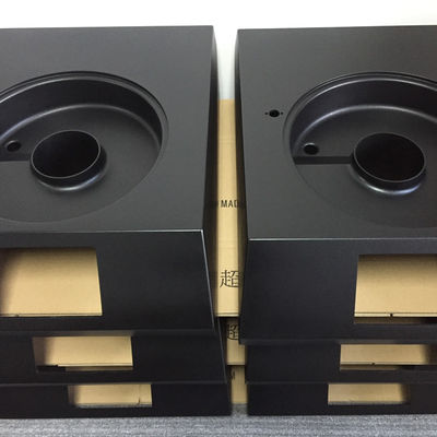 Peças do alojamento de RIM Reaction Injection Molding Large com pintura condutora