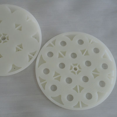 Peças plásticas mecânicas personalizadas do CNC PP que lixam limpando com jato de areia o revestimento de superfície